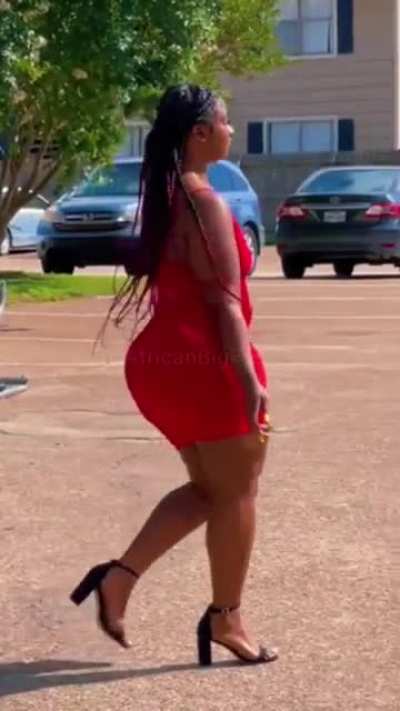 She knows how 2 walk🍑<wbr>🍑🍑