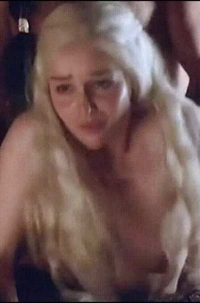 Emilia Clarke, daydreaming