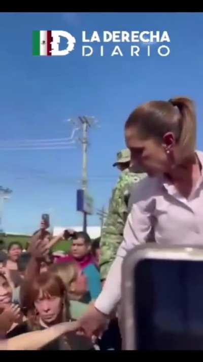 La Presirvienta parece que fue a Poza Rica con la idea de ser recibida como heroína y pues no le salieron sus planes