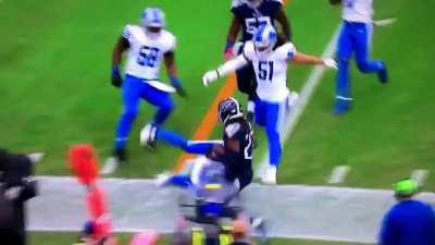 [Highlight] Henry stiff-arms a defender to the ground