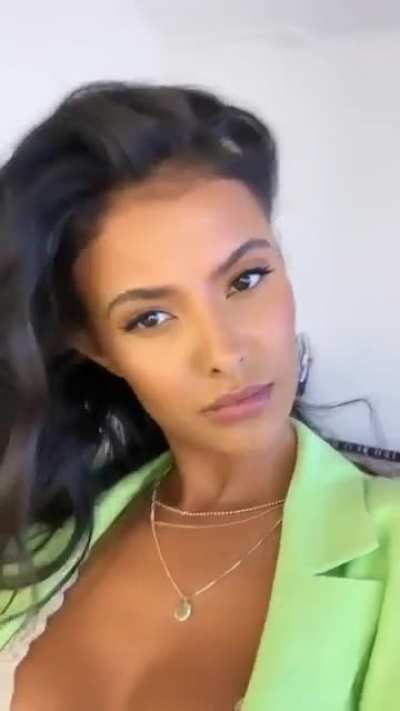 Green jacket cleavage (taken from IG Stories)