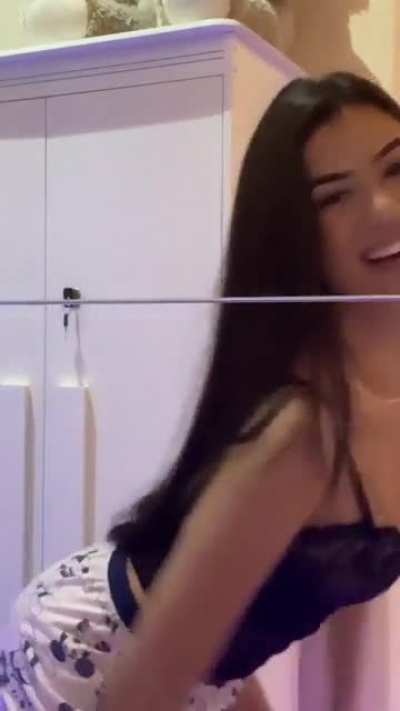 Victoria Medeiros (@vic<wbr>ttori<wbr>amede<wbr>iros)
