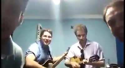 Kkkk a música é boa '-'