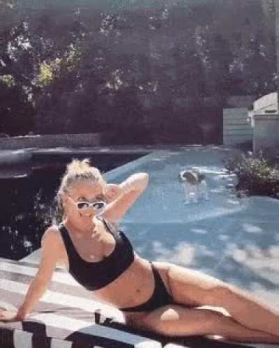 She's an absolute 10