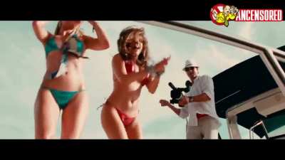 Kelly Brook motorboated by Riley Steele-Piranha 3D
