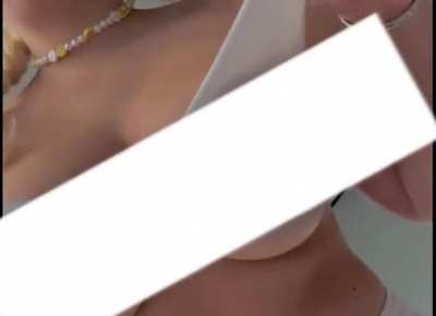 Message me for uncensored video<wbr>💞💦🍒