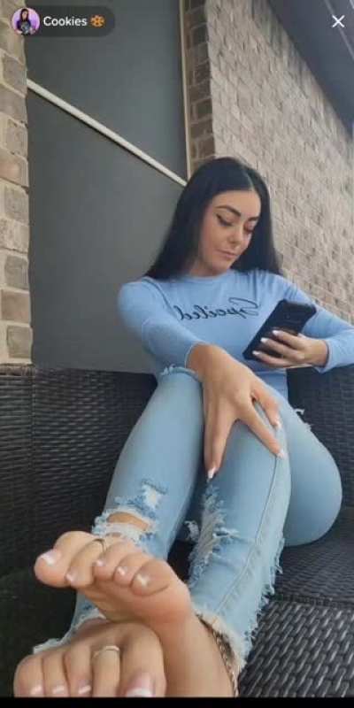cooliezbby0 (teasing soles and toes)