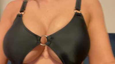 I love going topless in the pool and getting my huge tits all wet 🤤