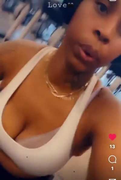 Philly fit chic bouncing boobs