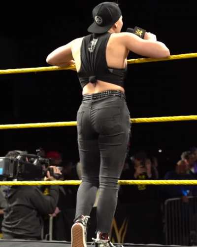 Rhea in jeans