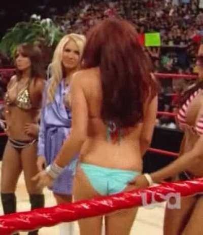 Maria‘s sexy young booty
