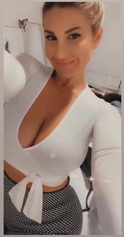 Dazzling Cleavage