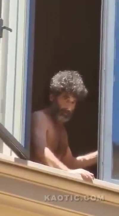 Man jumps from 3rd floor in an attempt to kick someone's ass below