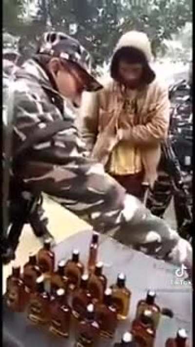 Пошёл в гараже с мужиками посидеть