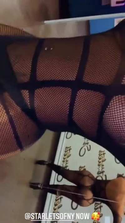 🖤🍑🤳🏻
