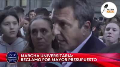 - Estudiaste en una universidad pública? - No, por suerte 
