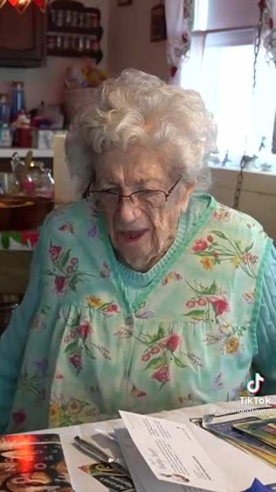 Reviewing 103 year old grandma's style