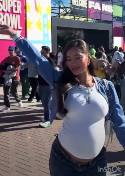Her titties getting big ash 😍😍