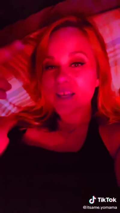 Does this sexy MILF thot (itsa<wbr>me.yo<wbr>mama) have a new account? She was banned for some stupid reason