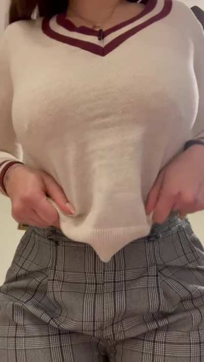 I should be studying for finals but I’m making titty drop videos for you guys on Reddit… do u support my priorities?