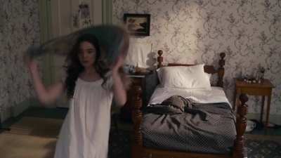 Birthday Hottie: Hailee Steinfeld in Dickinson [S1E6-2019]