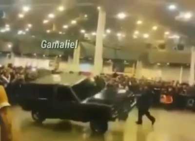 carros bailando