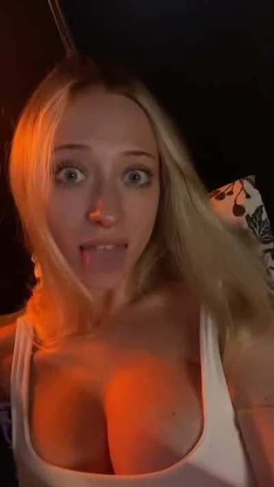 Tongue out 🥵