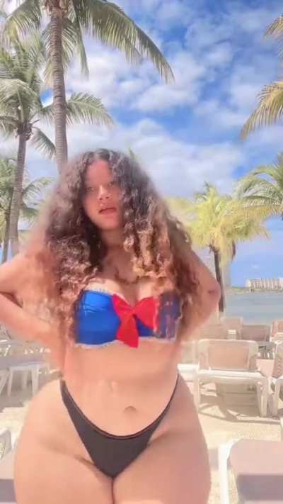 Teen curvy Latina 