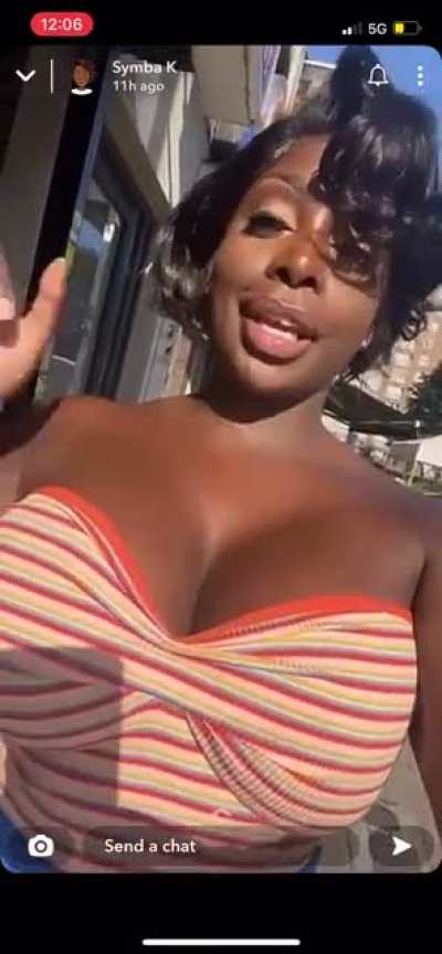 Getting stalked in London cause of that ass hope niggas don’t gang up on her