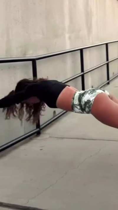 Nice ass jiggle