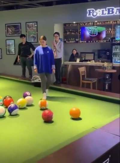Pool ball