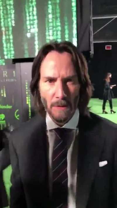 MaN BrutAllY HITs kEANu rEevEs WiTH A bLuNT objECT