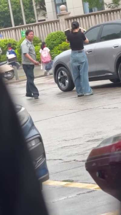 This lady parked her car in a no parking zone. The security guard asked her to leave, and a conflict broke out.
