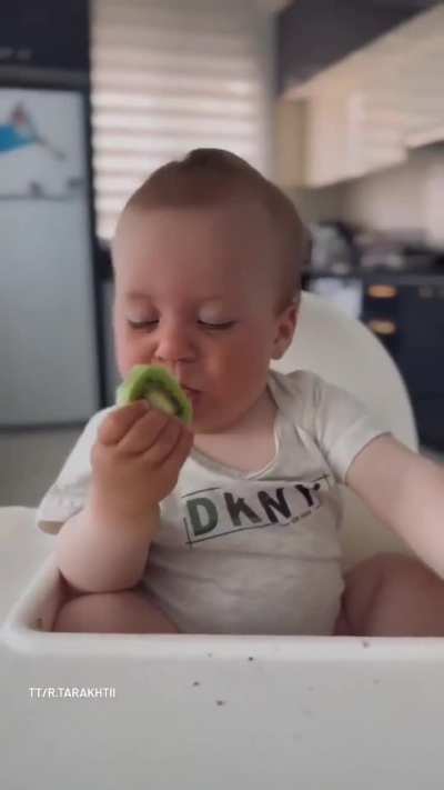 His face😆