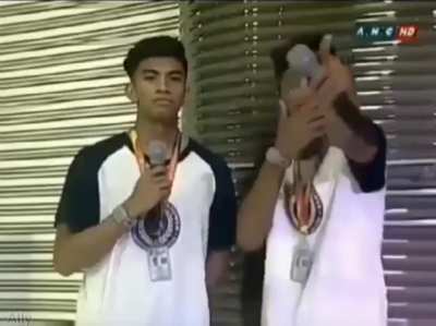No one kaklase mo sa likod :