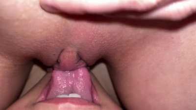 Riding my girlfriend’s face for some wonderful homemade porn 😘💋💛