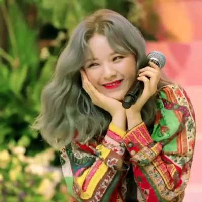 Super adorable Jeongyeon