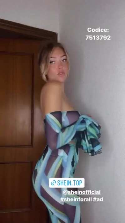 la dorelfi che quasi esce le tette su instagram 