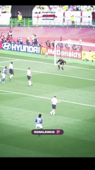Cite um gol de falta da seleção brasileira mais bonito que esse!