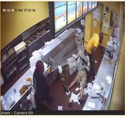 Customer jumps over the counter at sharks, cook doesn’t let him get too far.