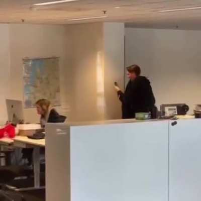 Office scre-