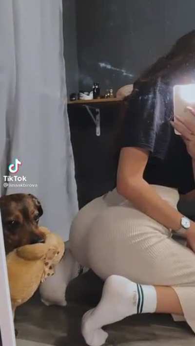 Feeling herself 🍑