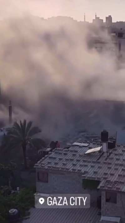 IDF destroying a building used by Hamas(after roof knocking)