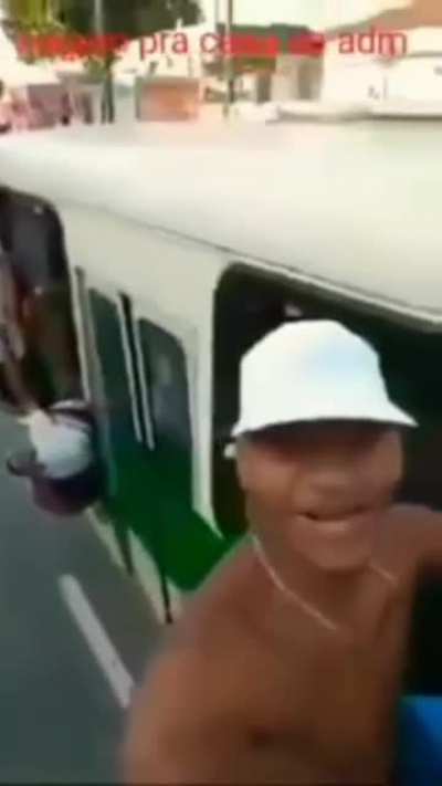 Quem vem ?