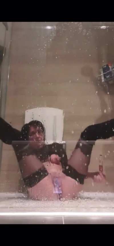 Shaking Milf orgasm 
