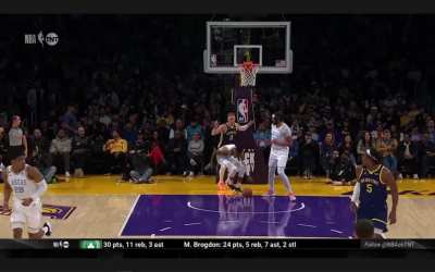 [Highlight] DLo tweaks his ankle on Donte as he inbounds the ball, he has been ruled out for the rest of the game