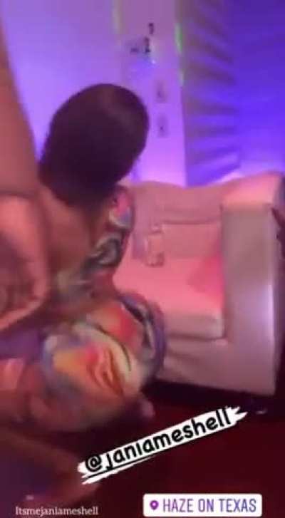 Jania bouncing dat ass