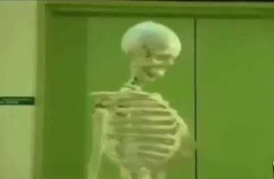 الهن ني فنتدخ مثمةظج مقورق هدههص ههههه<wbr>هها 😂 Funny hororr Scary MOVIE 2006 releas deate 😅 غيااس ؟ Funny prank hiding from skaleton Nasser Qasebi