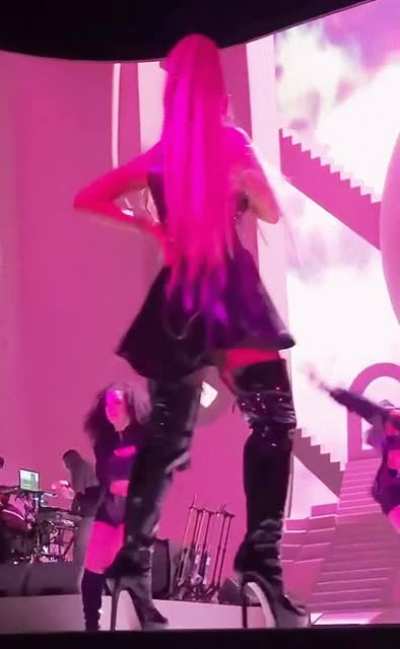 Godly asscheeks