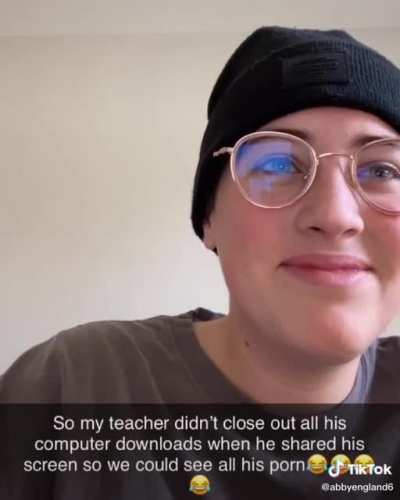 Teacher accidentally shares porn library with the class over Zoom